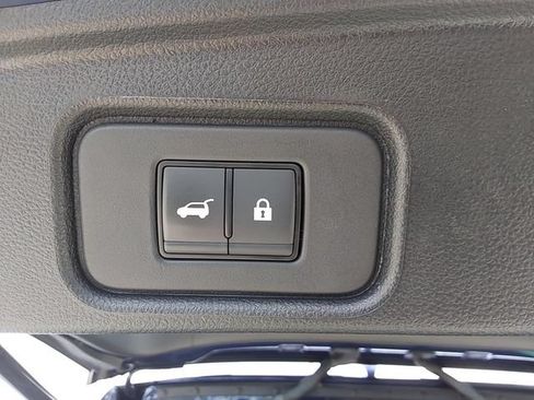 Used 2025 Nissan Pathfinder SV AWD/4WD image 10