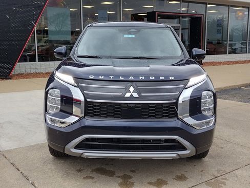 New 2025 Mitsubishi Outlander SE image 19