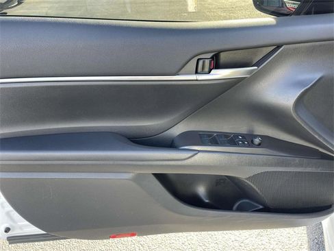 Used 2024 Toyota Camry SE image 16