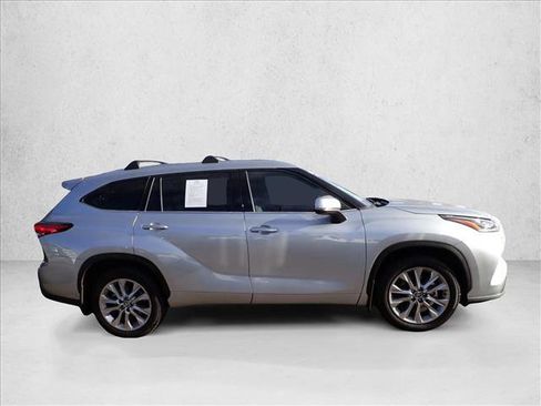 Used 2021 Toyota Highlander Limited image 5