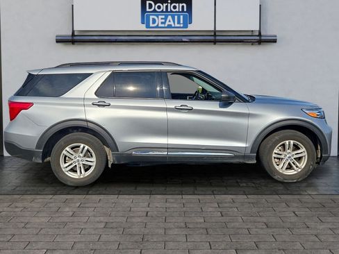 Used 2024 Ford Explorer XLT w/ Equipment Group 202A AWD/4WD image 2