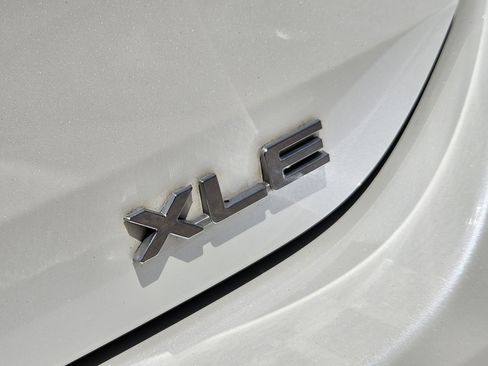 Used 2020 Toyota Highlander XLE FWD image 29