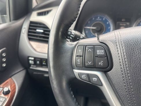 Used 2017 Toyota Sienna Limited Premium image 21