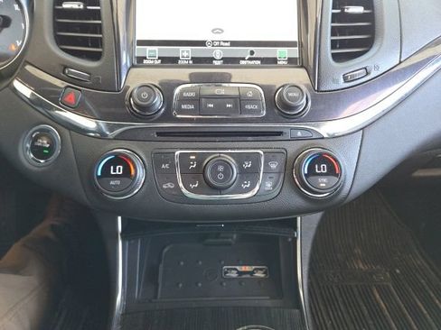 Used 2019 Chevrolet Impala Premier w/ Premier Convenience Package FWD image 17