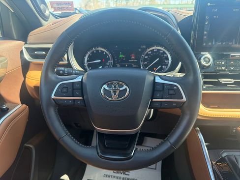 Used 2022 Toyota Highlander Platinum AWD/4WD image 36