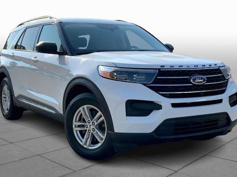 Used 2020 Ford Explorer XLT RWD image 2