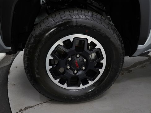 Used 2025 Toyota Tacoma TRD Off-Road image 28