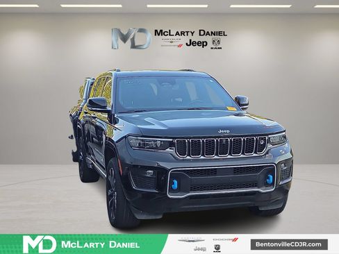 Used 2023 Jeep Grand Cherokee Overland w/ Advanced Protech Group III AWD/4WD image 1