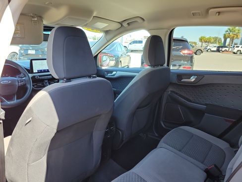 Used 2020 Ford Escape SE image 23