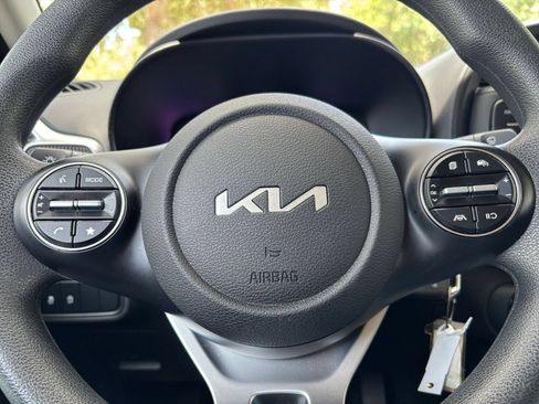 Used 2025 Kia Soul LX w/ LX Technology Package FWD image 25