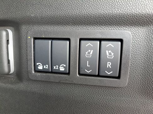 Used 2025 GMC Yukon Denali Ultimate AWD/4WD image 25