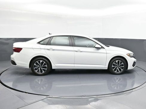 Used 2024 Volkswagen Jetta S image 9