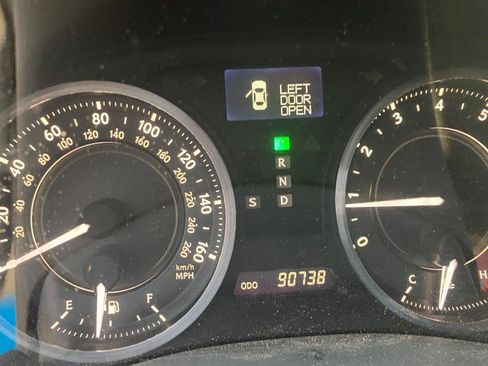 Used 2010 Lexus IS 250C RWD image 32