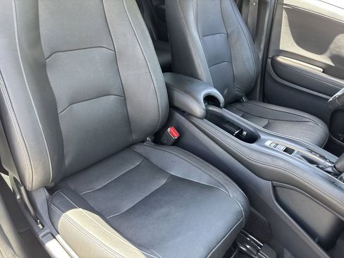 Used 2021 Honda HR-V EX-L image 8