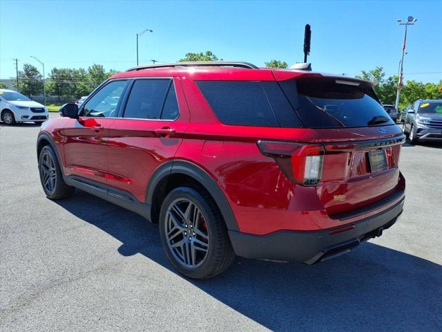 Used 2025 Ford Explorer ST-Line w/ ST-Line Street Pack AWD/4WD image 3