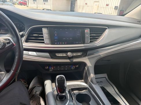 Used 2020 Buick Enclave Essence AWD/4WD image 21