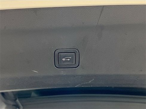 Used 2023 Chevrolet Suburban High Country image 29