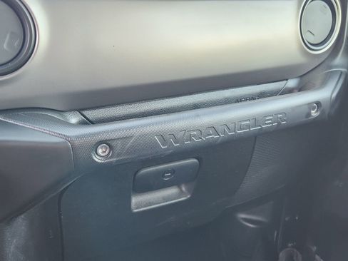 Used 2021 Jeep Wrangler Unlimited Sport AWD/4WD image 23