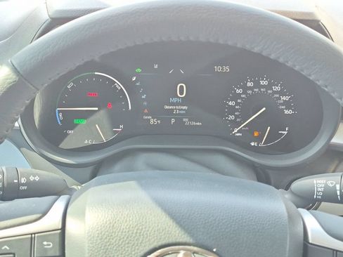 Certified 2025 Toyota Sienna XLE FWD image 28