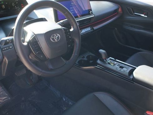 Used 2025 Toyota Prius Base image 13