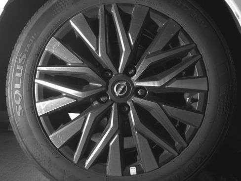 Used 2025 Nissan Altima 2.5 SV FWD image 15