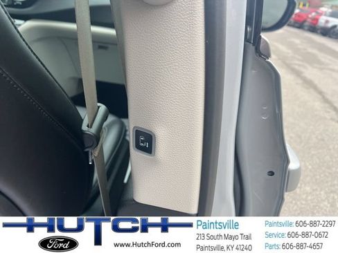 Used 2024 Chrysler Pacifica Touring-L FWD image 52
