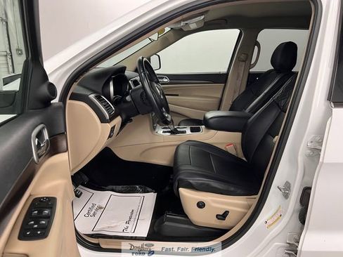 Used 2018 Jeep Grand Cherokee Laredo image 23