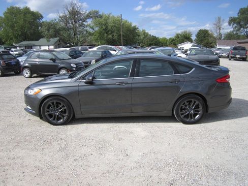 Used 2018 Ford Fusion SE w/ Equipment Group 201A FWD image 1