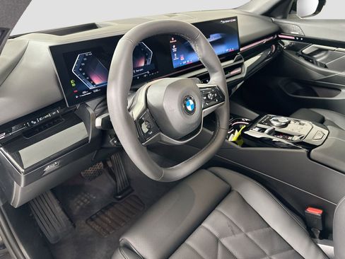 New 2026 BMW 530i xDrive w/ Premium Package image 9