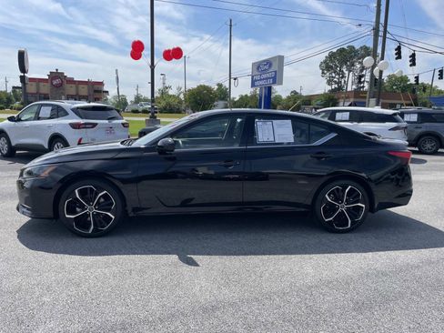 Used 2023 Nissan Altima 2.5 SR w/ SR Premium Package FWD image 8