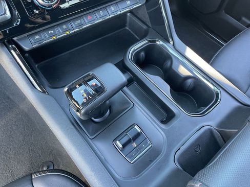 Used 2023 GMC Sierra 1500 AT4 image 16