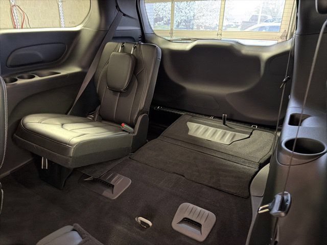 New 2026 Chrysler Pacifica Select AWD/4WD image 23