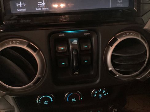 Used 2016 Jeep Wrangler Unlimited Sahara w/ Connectivity Group image 20