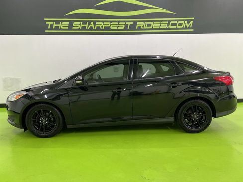 Used 2017 Ford Focus SE FWD image 6