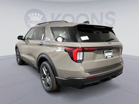 New 2026 Ford Explorer ST-Line w/ ST-Line Street Pack AWD/4WD image 4