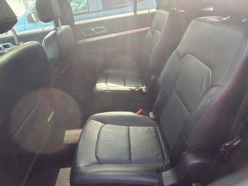 Used 2017 Ford Explorer XLT w/ Equipment Group 202A FWD image 12