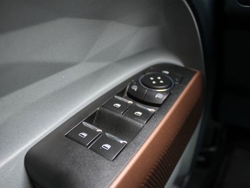 Used 2022 Ford Maverick Lariat image 12