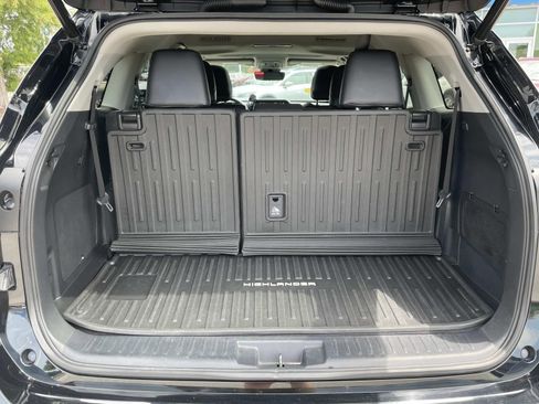 Used 2021 Toyota Highlander Limited AWD/4WD image 9