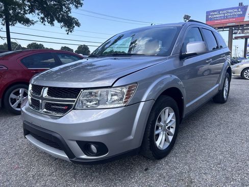 Used 2016 Dodge Journey SXT image 2