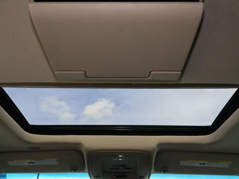 Used 2018 GMC Yukon SLT w/ Premium Edition image 13