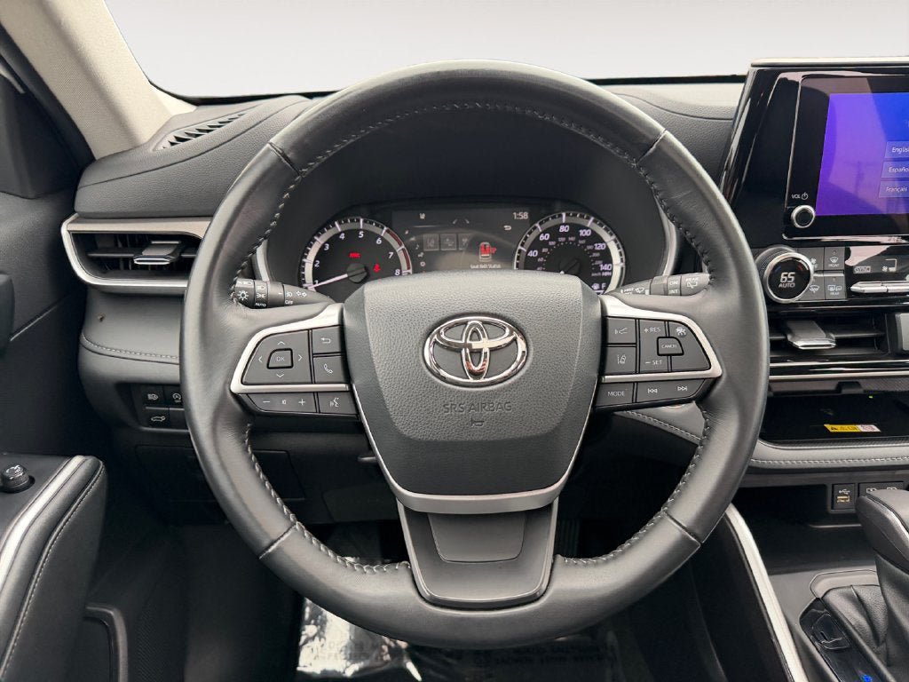 Used 2023 Toyota Highlander XLE AWD/4WD image 13