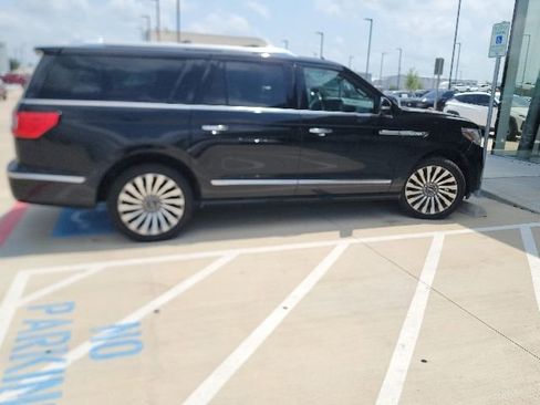 Used 2018 Lincoln Navigator L Reserve w/ Technology Package AWD/4WD image 3