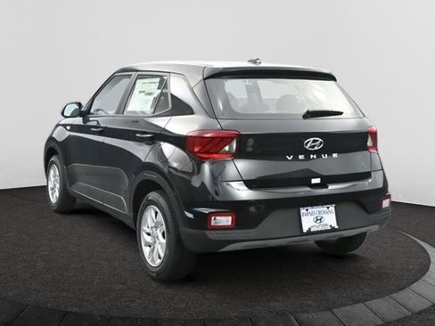 Used 2025 Hyundai Venue SE image 5