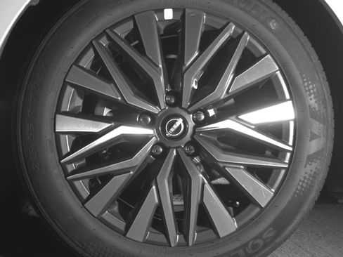 Used 2025 Nissan Altima 2.5 SV FWD image 12