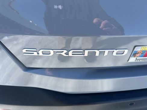 Certified 2025 Kia Sorento S image 30