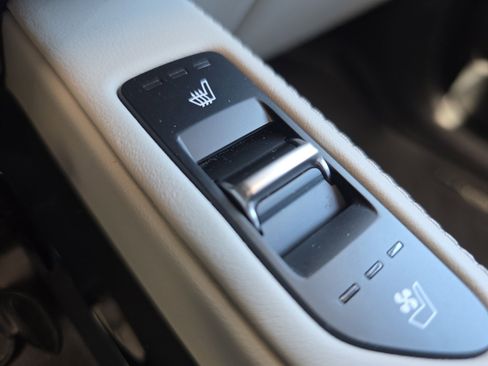 Used 2022 Kia Telluride SX w/ SX Prestige Package image 22