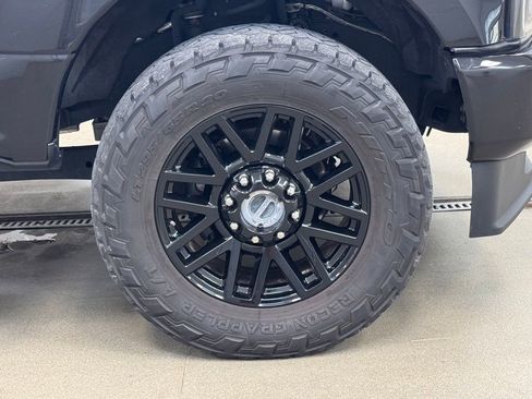 Used 2021 Ford F350 Lariat image 4