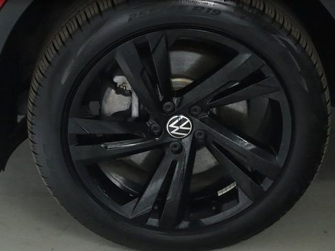 Used 2024 Volkswagen Tiguan SE R-Line image 39