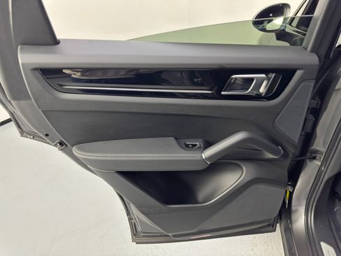 Used 2023 Porsche Cayenne E-Hybrid image 46