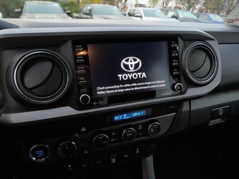 Certified 2022 Toyota Tacoma TRD Off-Road image 23